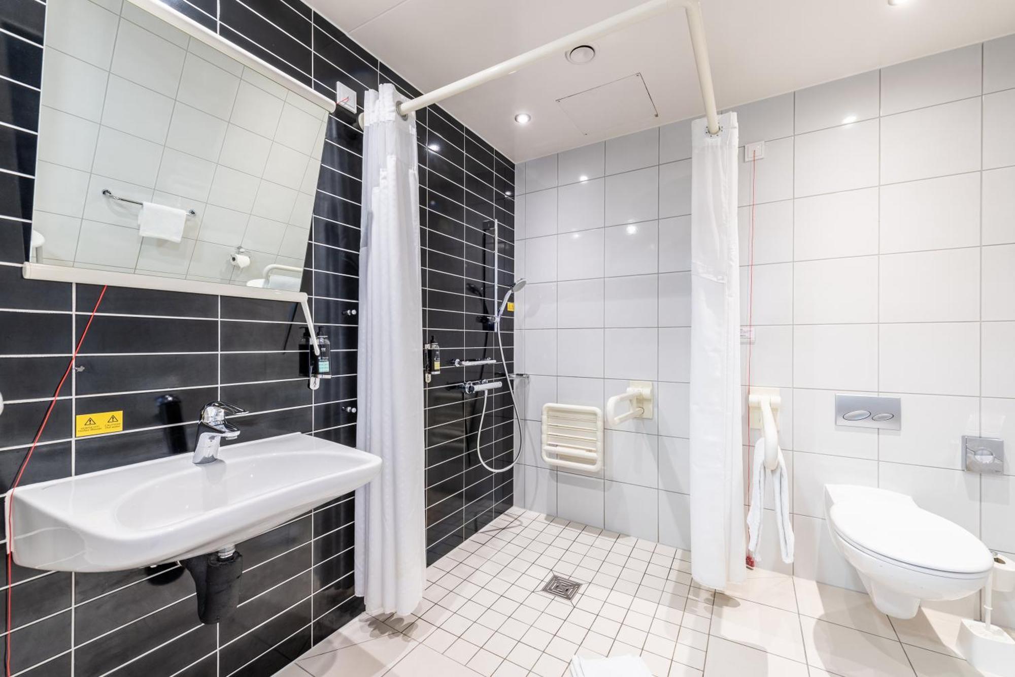 Premier Inn Heidelberg City Centre ภายนอก รูปภาพ