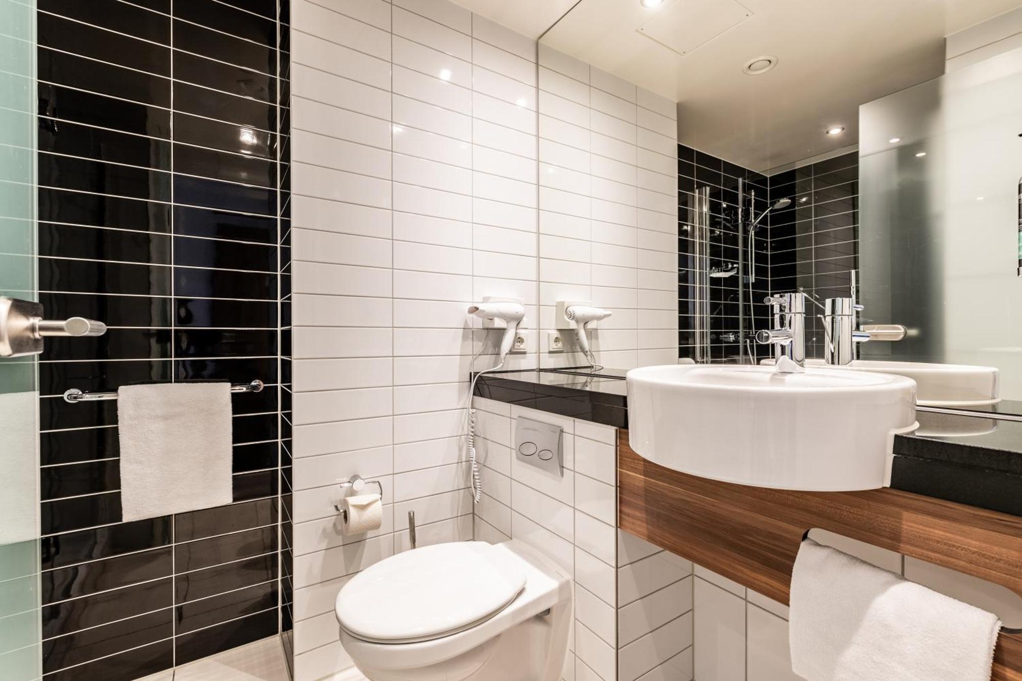 Premier Inn Heidelberg City Centre ภายนอก รูปภาพ