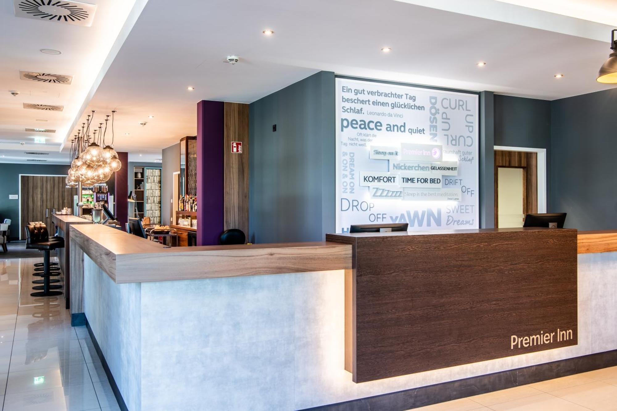 Premier Inn Heidelberg City Centre ภายนอก รูปภาพ